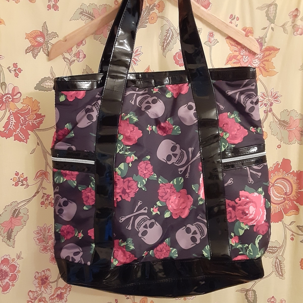 BETSYVILLE Betsey Johnson skull roses bag purse